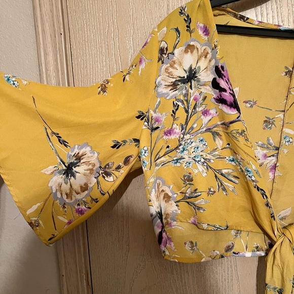 Floral Tie Front Top - Picture 2 of 4